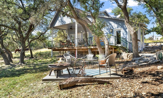 Fredericksburg Cottage | Hill Country Cottage; Gorgeous Views; Relax and unplug from city life.