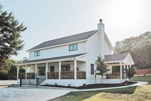 Fischer House | Hill Country Farmhouse by Canyon Lake & Wimberley