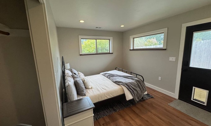 Freshwater House | Hill Crest Drive Queen Bed