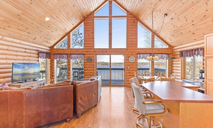 Webster House | Hill Road Chalet on Benoit Lake in Spooner WI