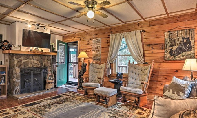 Cosby House | Hill Side Cosby Cozy Cove Cabin with Deck
