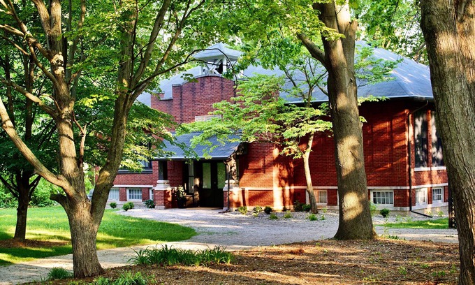 Baroda House | Hills School - Historic Comfort in SW MI Wine Country