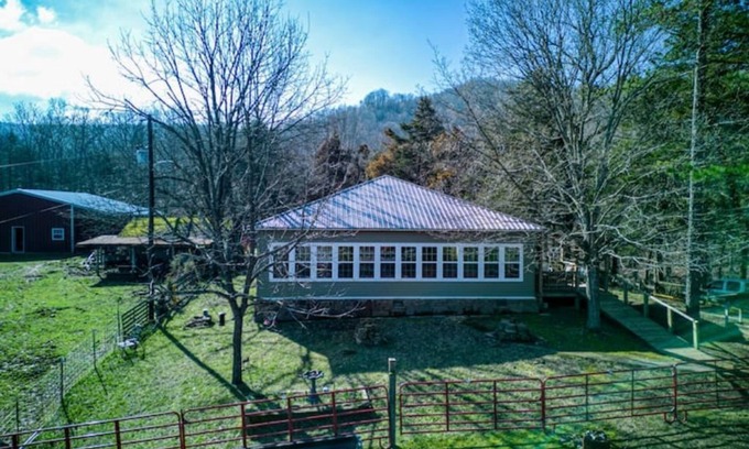 Jasper House | Hillsdale Cottage-Great Location