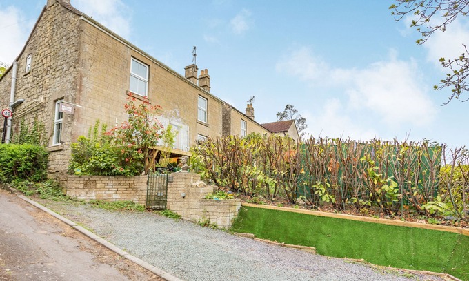 Peasedown Saint John Apartment | HILLSIDE COTTAGE, pet friendly, with a garden in Peasedown St John