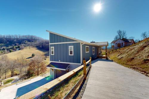 Waynesville House | Hillside Escape