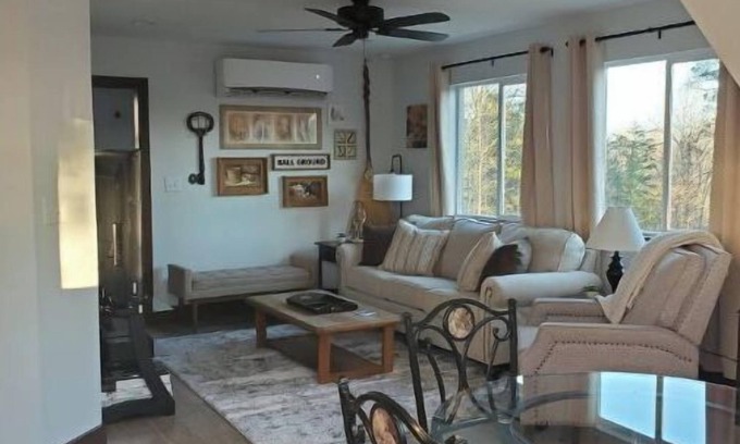 Ball Ground House | Hillside guesthouse- 4 guests, 1 relaxing time