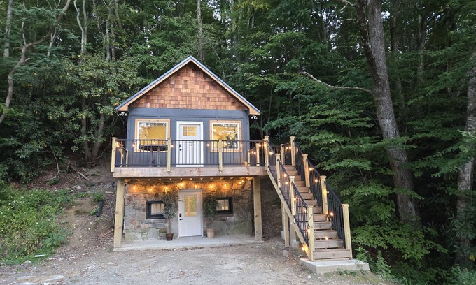 Banner Elk House | Hillside Haven 1Bd/1Bth | King Bed | Pet Friendly