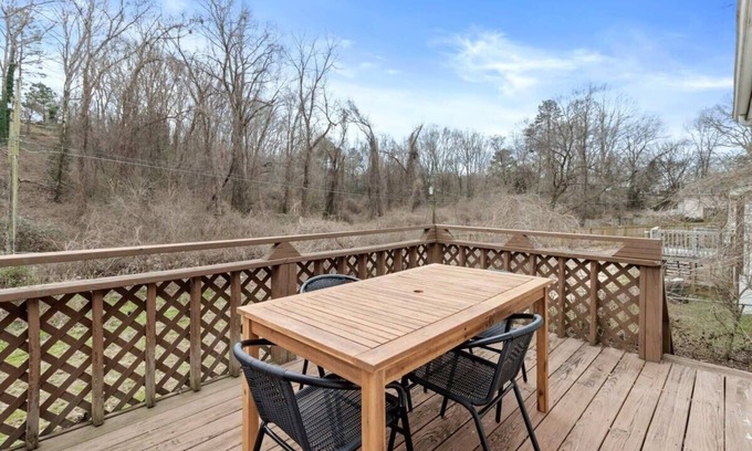 Lupton City House | Hillside Haven - affordable, and convenient