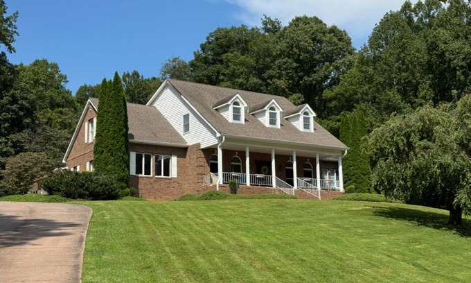 Fairview House | Hilltop Haven-Spacious 6-bedroom house sleeps 10 with pool table near Asheville