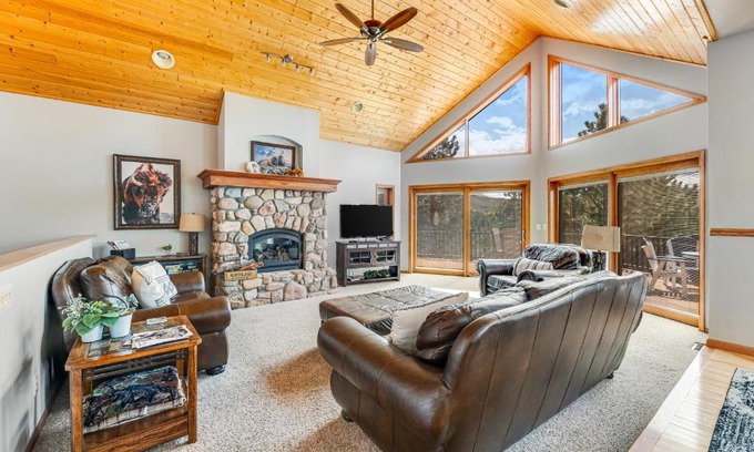 Deadwood House | Hilltop Haven