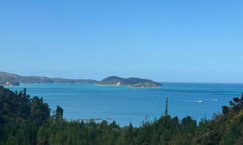 Ngaio Bay House | Hilltop Heaven - Kaiteriteri Holiday Home