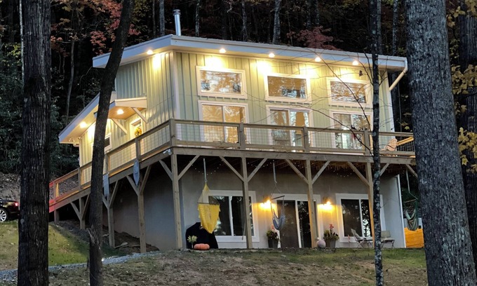 Old Fort House | Hilltop Hideaway - 4-bedroom house in perfect Old Fort