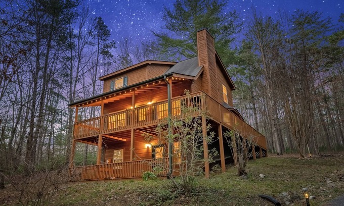 Blairsville House | Hilltop Hideaway - Fall Foliage, Wineries, Hikes, Cozy Nights & Fast WiFi