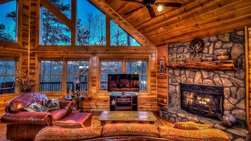 Foxfire Estates House | Hilltop Hideaway
