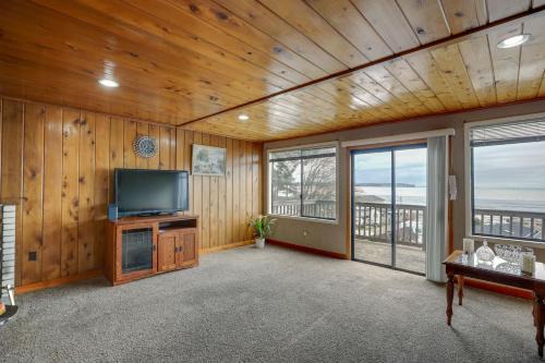 Birch Bay House | Hilltop Hideout with Sweeping Birch Bay Views