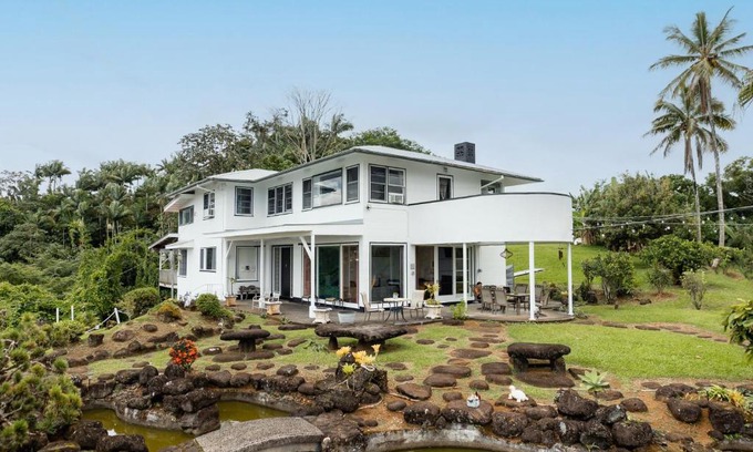 Hilo House | Hilltop Legacy Vacation Rental