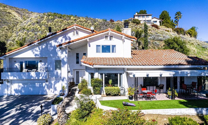 San Bernardino House | Hilltop Nature Retreat! Pool, Private, Peaceful! Mountain and City Views!