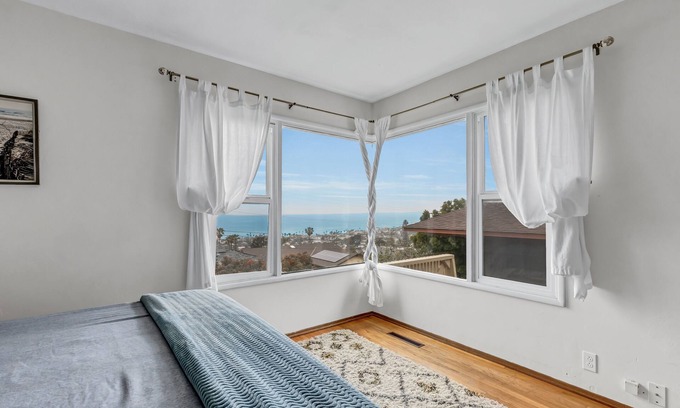 Sunset Cliffs House | Hilltop Villa Offering Uninterrupted Ocean Vistas