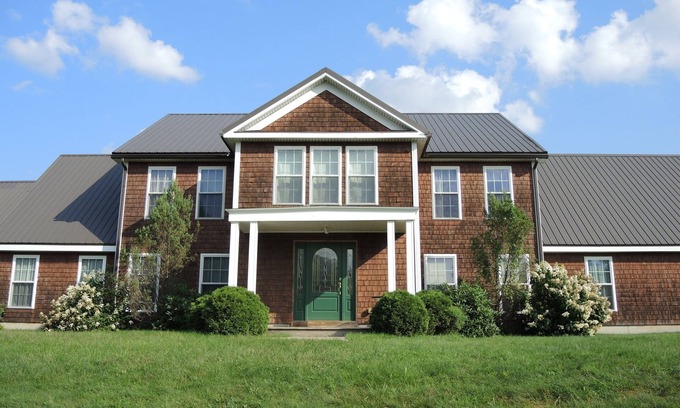 Cooperstown House | Hillview Manor- close to Dreams Park, game room, fire pit