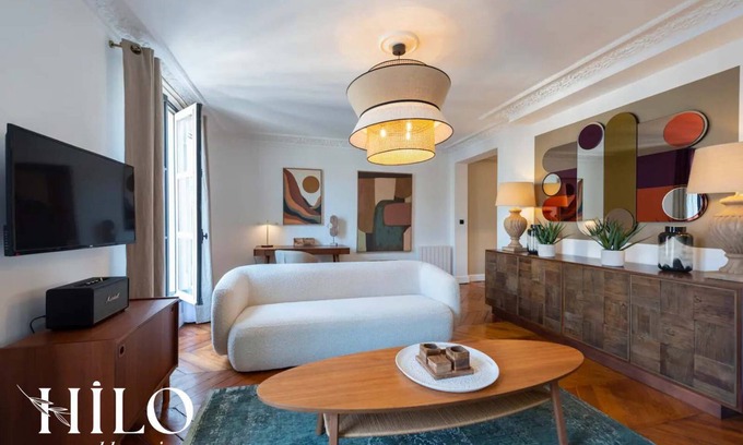 2nd Arrondissement Apartment | HILO Suite Paris Stendhal - 6pers - 70m2