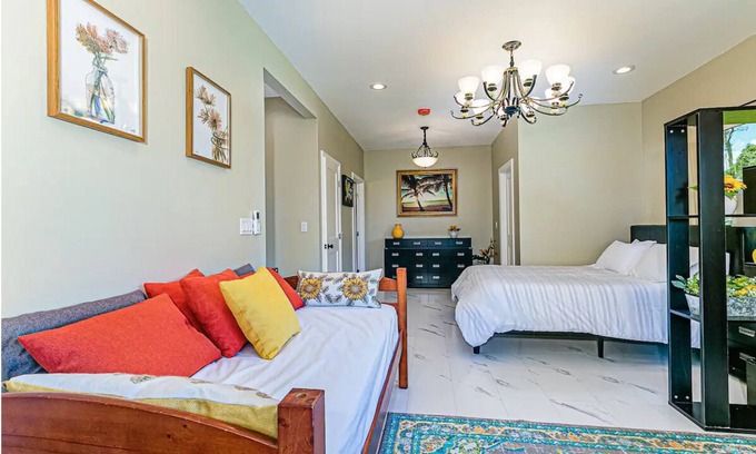 Hilo House | Hilo Town Center Studio