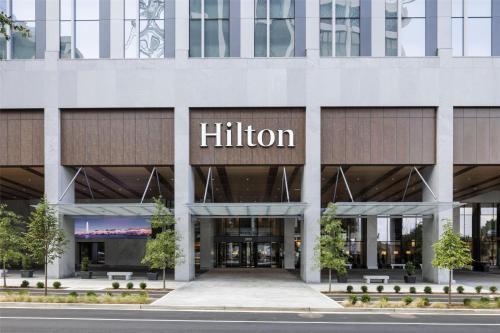 North Rosslyn Hotel | Hilton Arlington Rosslyn The Key