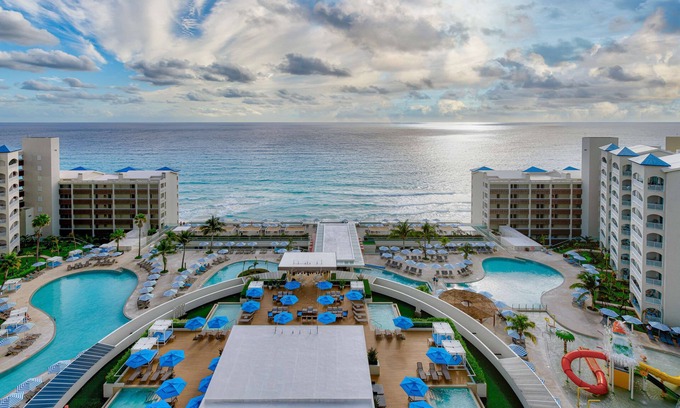 Zona Hotelera Resort | Hilton Cancun Mar Caribe All-Inclusive Resort