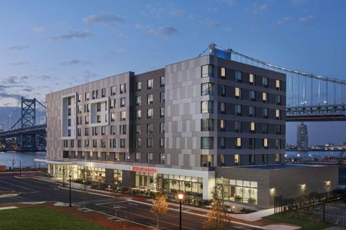 Camden Hotel | Hilton Garden Inn Camden Waterfront Philadelphia