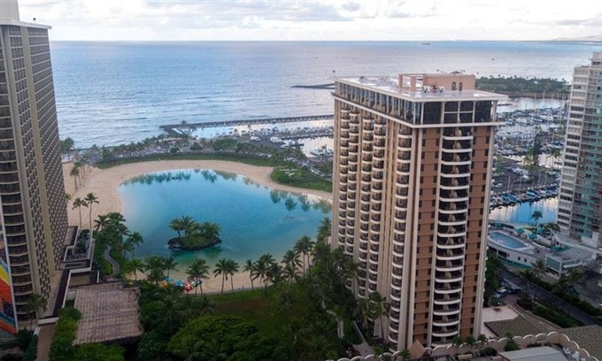 Waikiki Villa | Hilton Hawaiian Village, Lagoon Tower by Hilton Grand Vacations Club 2 bedroom