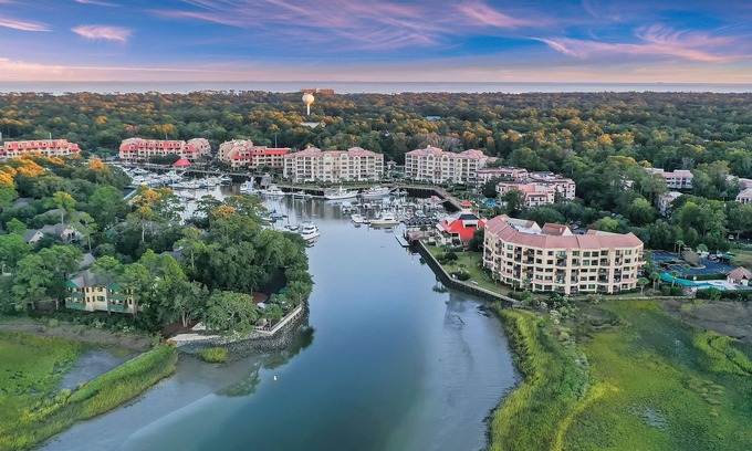 Palmetto Dunes Condo | Hilton head island voted best island 6 years by Condé Nast. Location location!