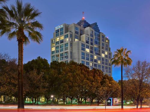 Downtown Hotel | Hilton Los Angeles North-Glendale & Executive Meeting Center