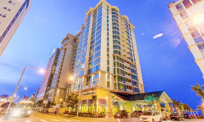 Northeast Virginia Beach Apartment | Hilton Vacation Club Ocean Beach Club Apartment/Kitchen/Ocean View with Balcony