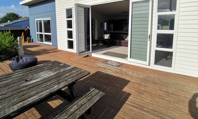 Himatangi Beach House | Himatangi Beach House - two Minutes Walk to the Beach