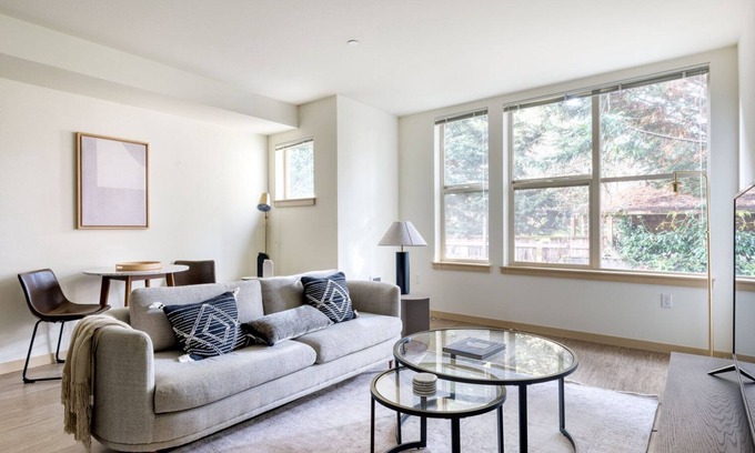 Wallingford Apartment | Hip Wallingford 1BR w/Pets & W/D, nr shops & bars, by Blueground