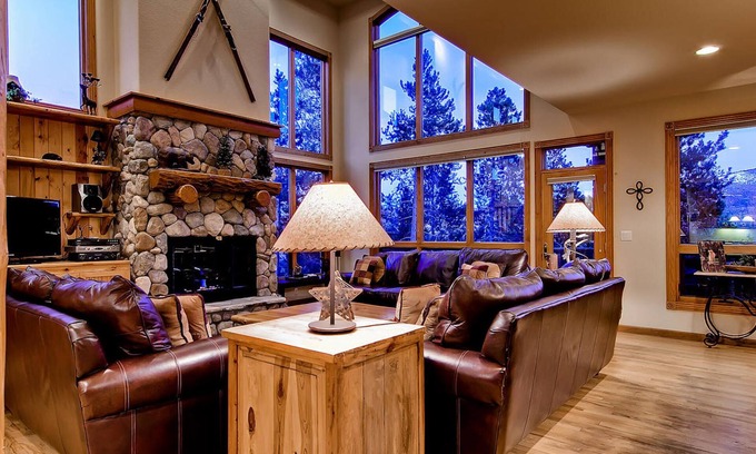 Warrior's Mark West House | His High Place: Private Hot Tub, Beautiful Views, Ski Area Access, Shuttle