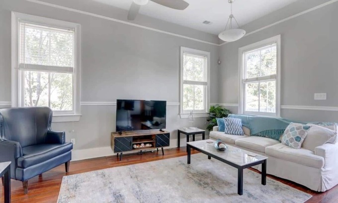 Historic Downtown Savannah Condo | Historic 1800's Condo, Forsyth | Dog-Friendly!