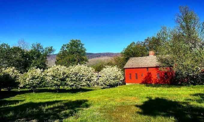 Manchester Center House | Historic 18th Century Saltbox Farmhouse on Four Acres in heart of Manchester VT