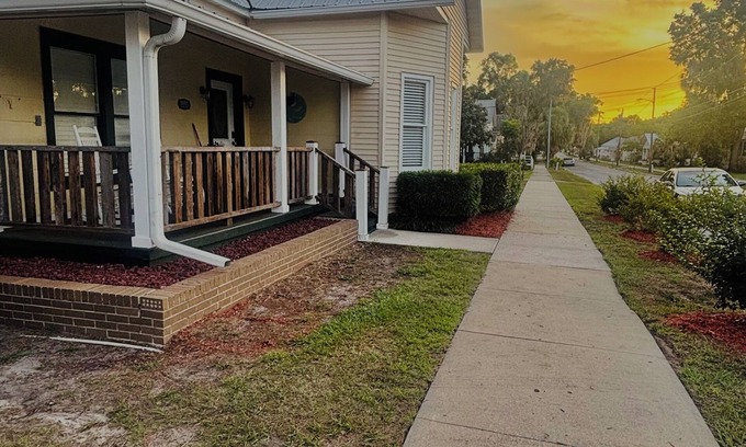 Dunnellon House | Historic 1905 Victorian Home in Dunnellon Rainbow River World Equestrian center