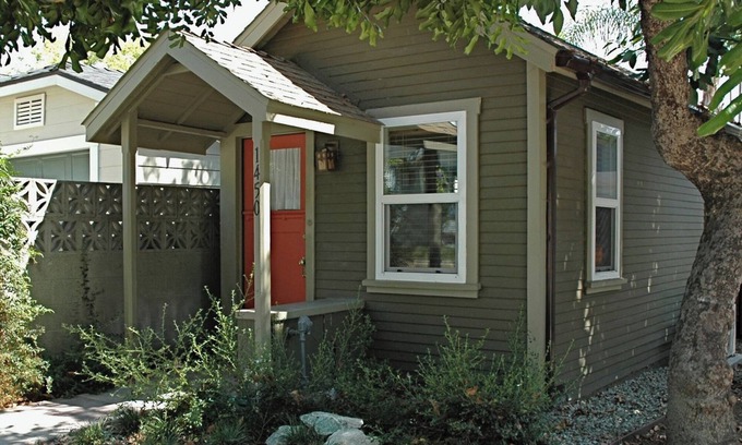 Pasadena House | Historic 1923 Little House: Charming, Efficient & Perfectly Located in Pasadena