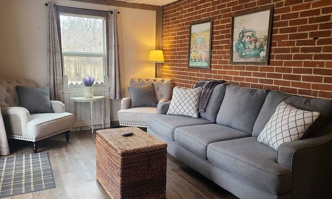 Rosebud Other | Historic 4 bedroom Farmhouse in the heart of Rosebud!