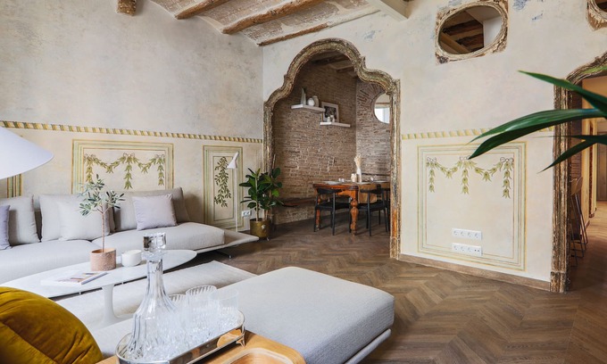 El Raval Apartment | Historic apartment with original frescos next to Ramblas! Daily Cleaning!