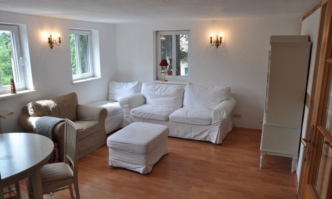 Loschwitz Apartment | Historic: At the foot of the Elbe slope, not far from the Blue Wonder, directly on the Elbe Cycle Path.