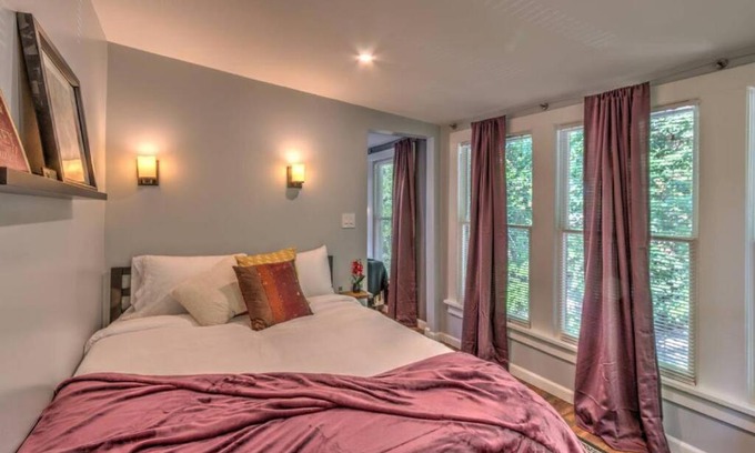 Central Midtown Apartment | Historic but Modern with Relaxing Natural Light