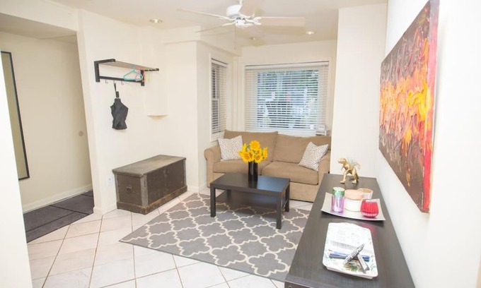 Near Northeast Apartment | Historic Capitol Hill meets trendy H Street