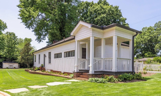 Wesley Heights Cottage | Historic Carriage House in Wesley Heights