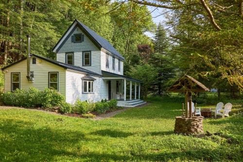Fleischmanns House | Historic Catskills Farmhouse Cottage by Belleayre