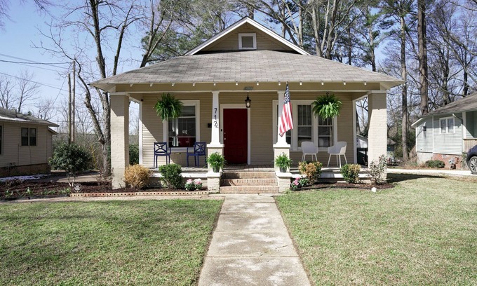 Tupelo House | Historic Charm Near Downtown Tupelo