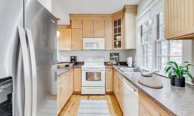 Jefferson Park Avenue House | Historic Charm w/Modern Comfort Near UVA Grounds