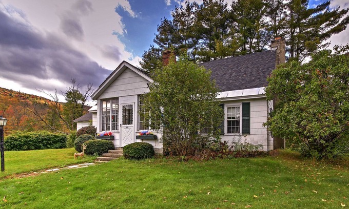 Chester House | Historic Chester House 10-30 Mins to 5 Mountains!