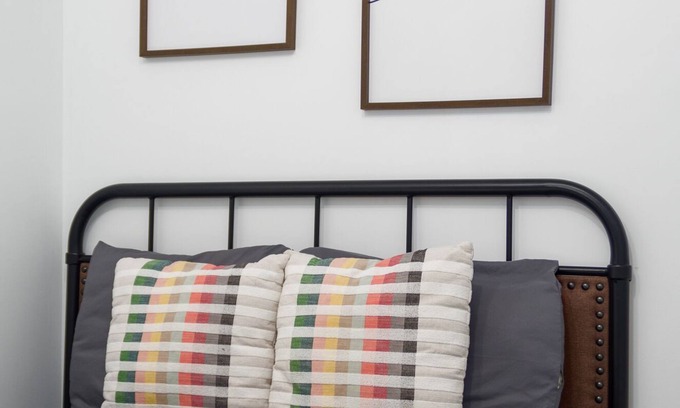 Buffalo Apartment | Historic Clean Place Minutes to Anywhere in City